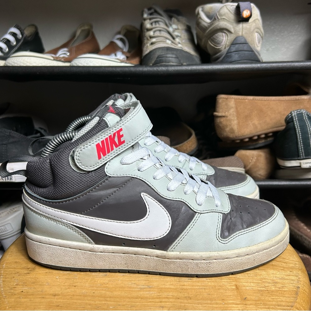 Nike court borough mid grey white